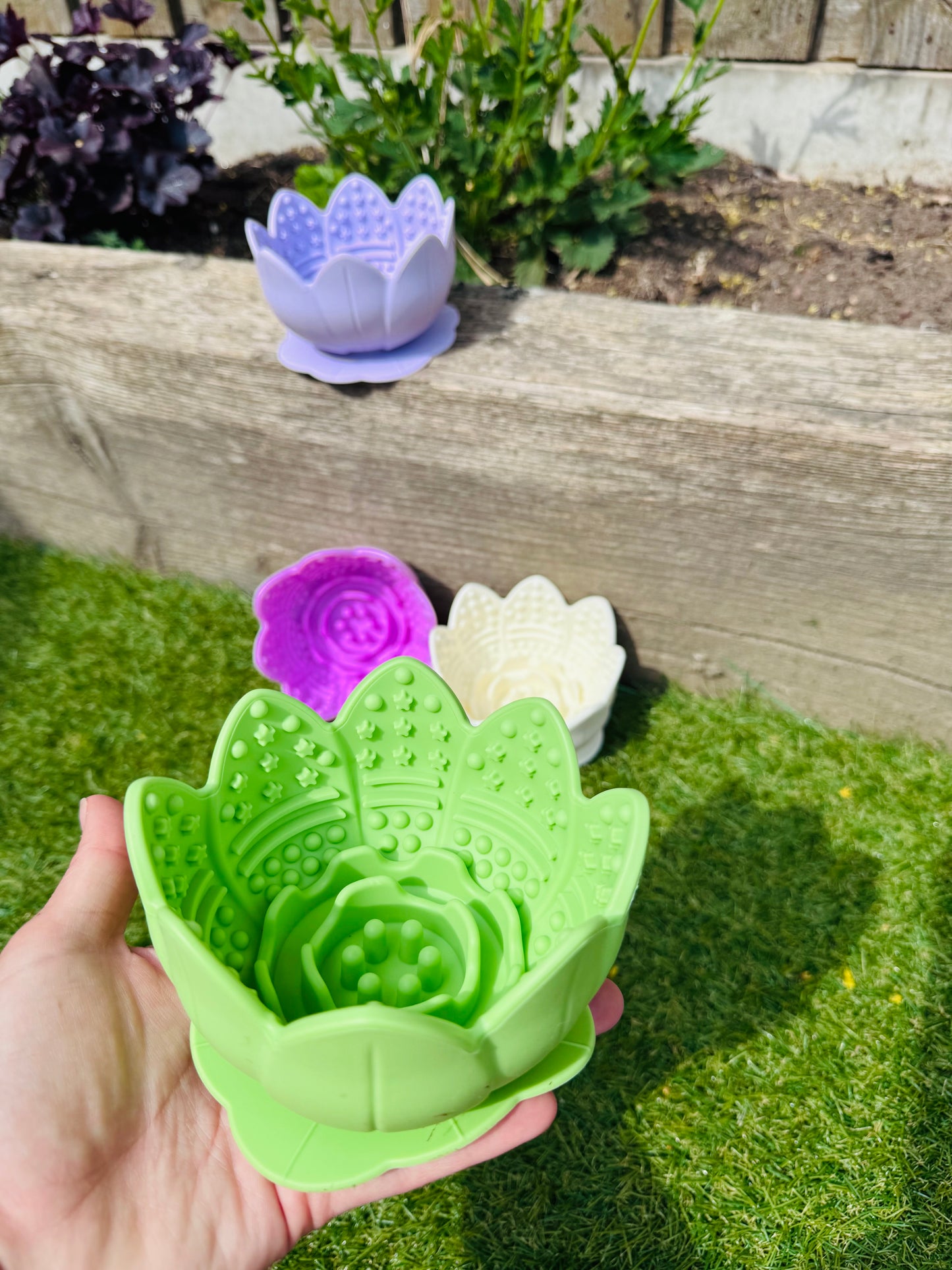 Lotus Flower Lick Pot Feeder(Free Postage)