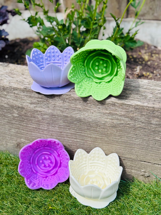 Lotus Flower Lick Pot Feeder(Free Postage)
