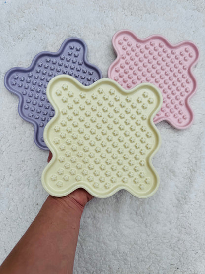 Ceramic Swirly Stars Slow Feeder Plate