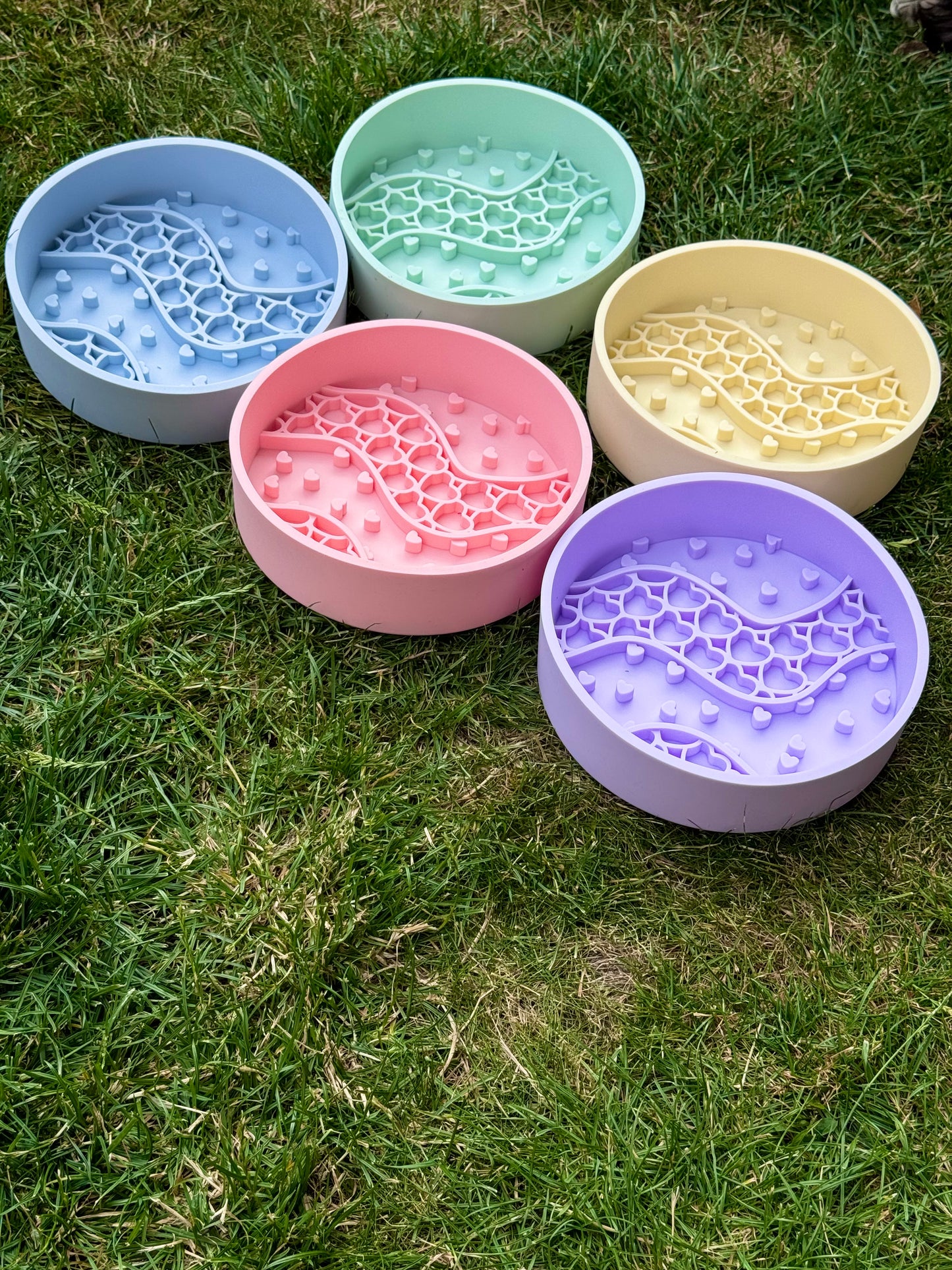 Heart Lick Bowls Available In 5 Pastel Shades (Free Postage)