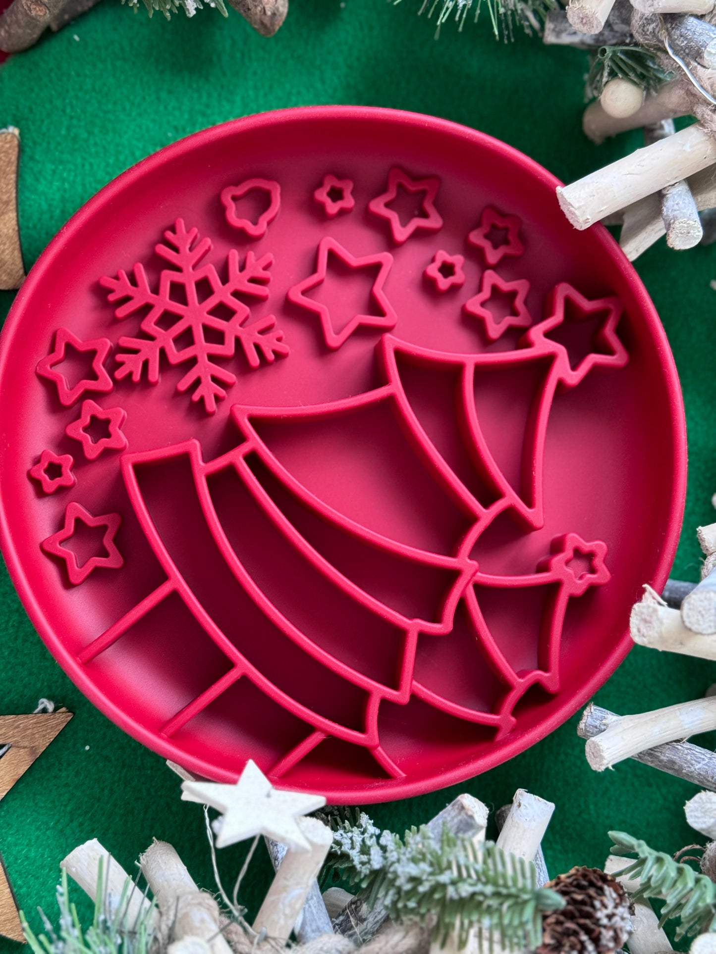 Christmas Tree Enrichment Bowl (Free Postage)