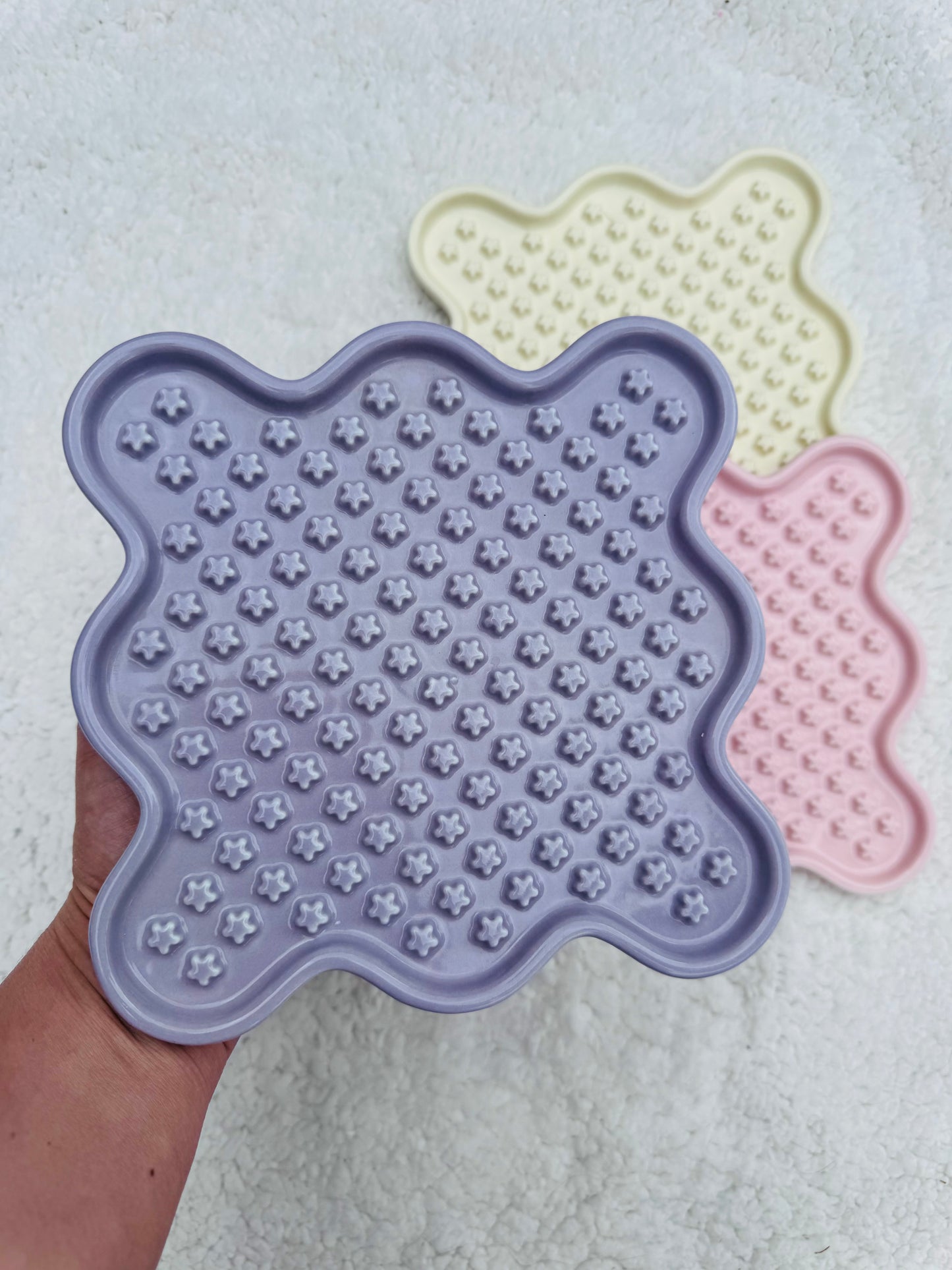 Ceramic Swirly Stars Slow Feeder Plate