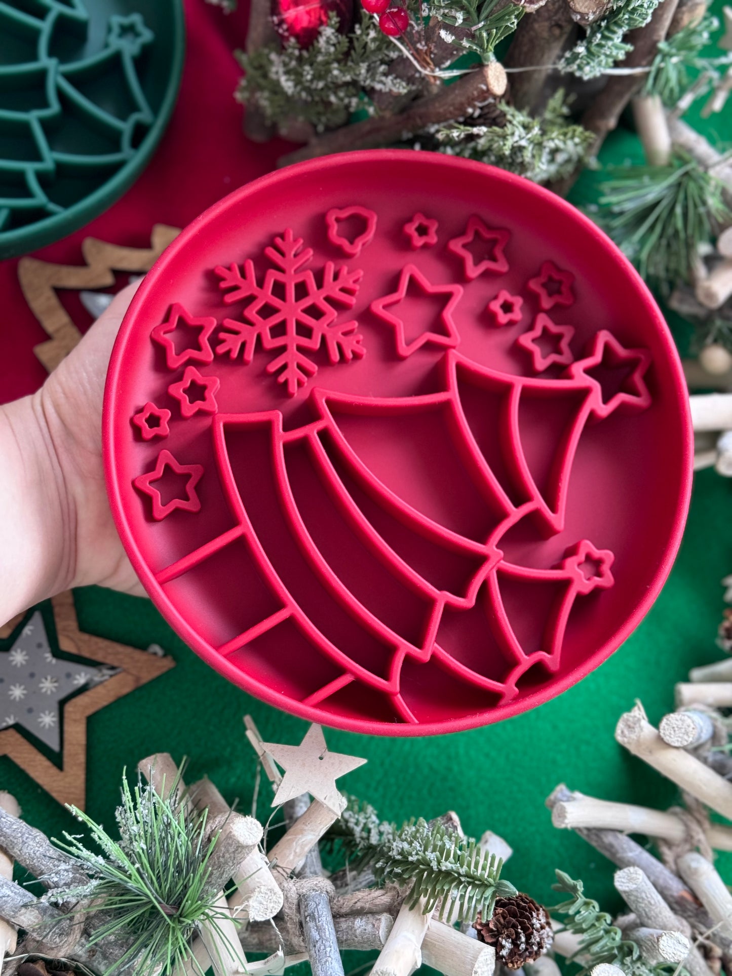 Christmas Tree Enrichment Bowl (Free Postage)