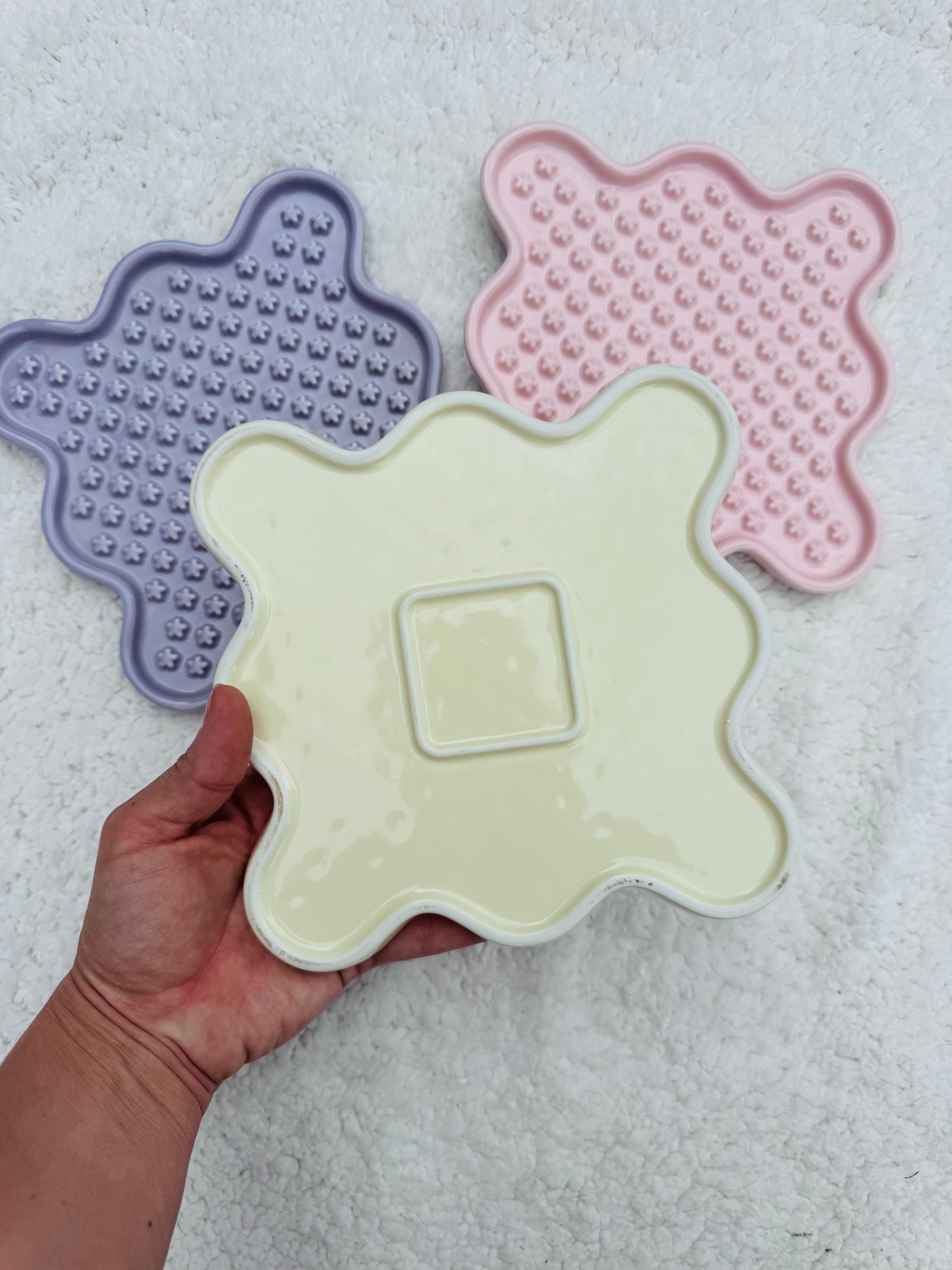 Ceramic Swirly Stars Slow Feeder Plate