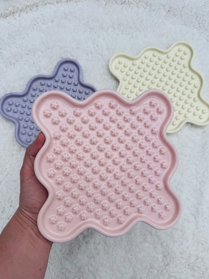 Ceramic Swirly Stars Slow Feeder Plate