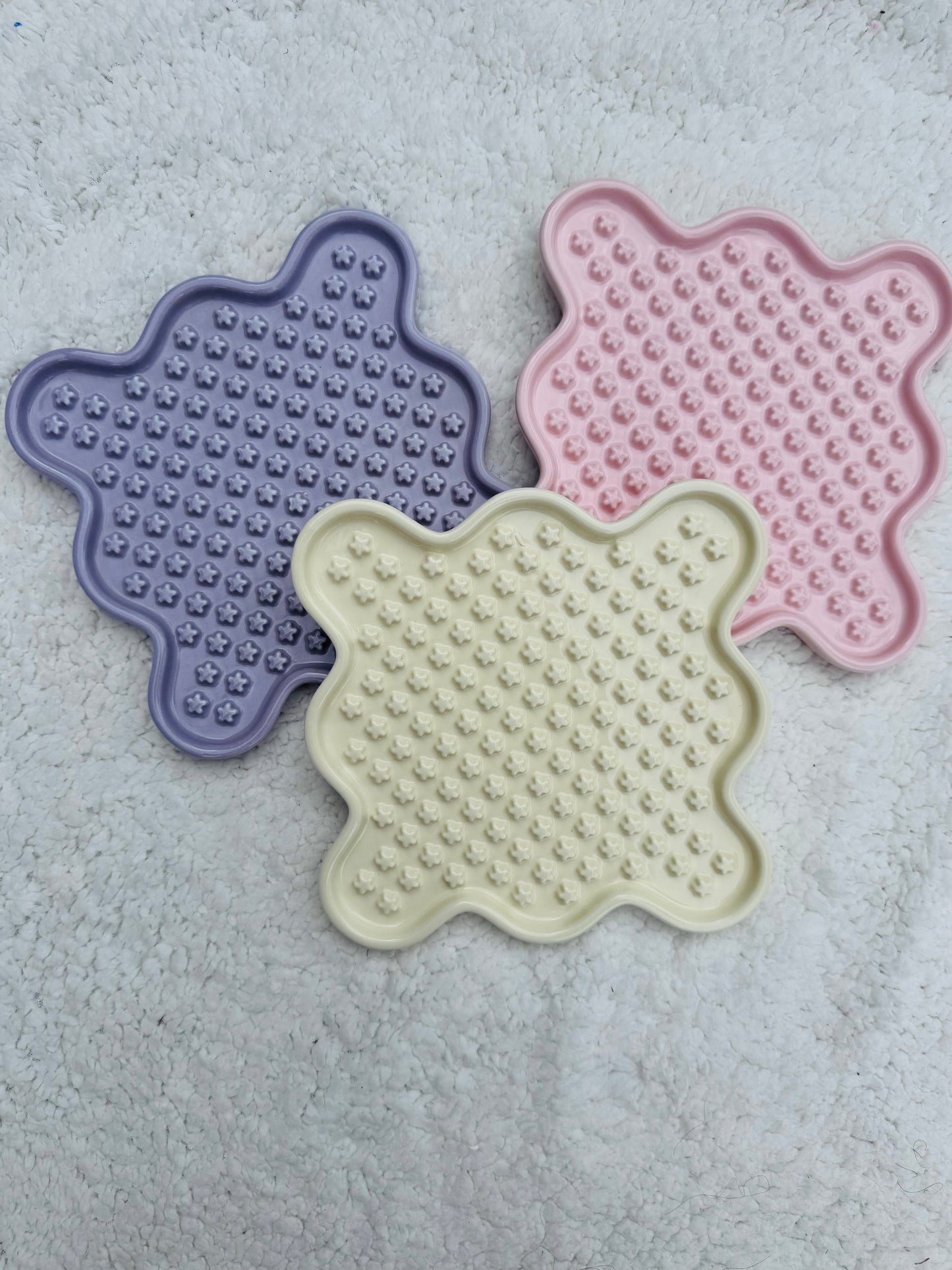 Ceramic Swirly Stars Slow Feeder Plate